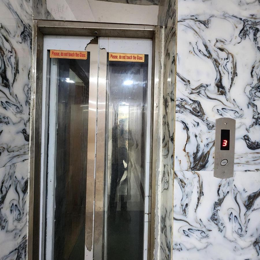 Hotel Royal Afghan New Delhi Bagian luar foto