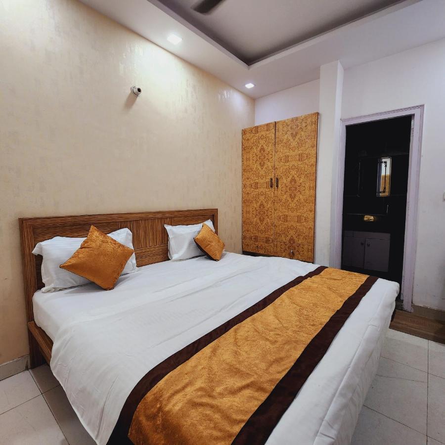 Hotel Royal Afghan New Delhi Bagian luar foto
