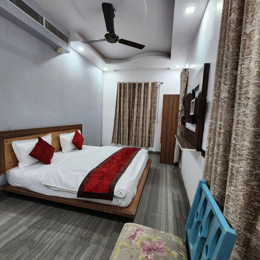 Hotel Royal Afghan New Delhi Bagian luar foto
