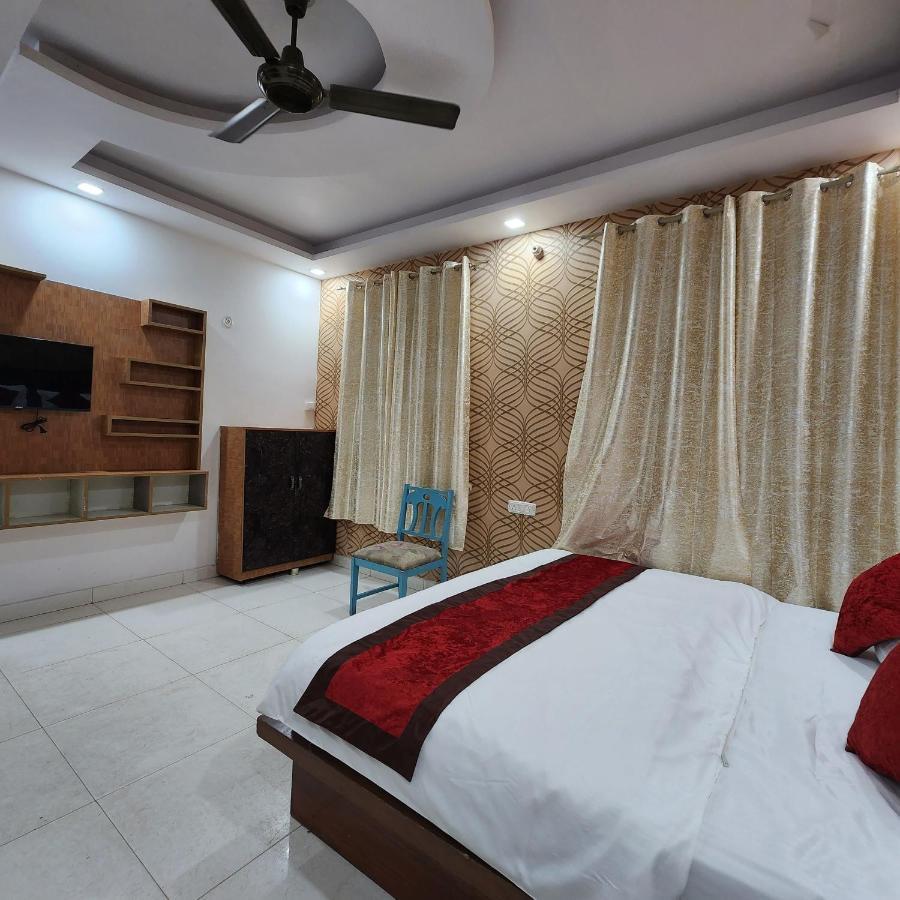 Hotel Royal Afghan New Delhi Bagian luar foto