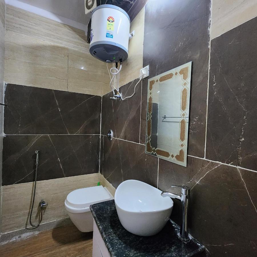 Hotel Royal Afghan New Delhi Bagian luar foto