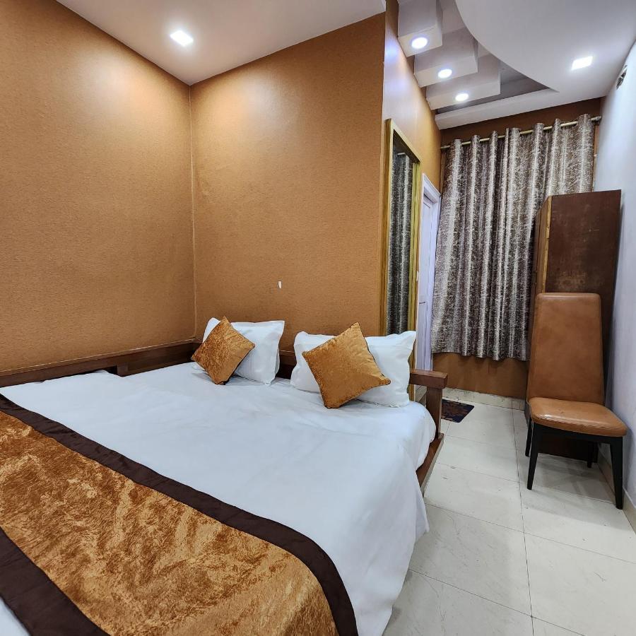 Hotel Royal Afghan New Delhi Bagian luar foto
