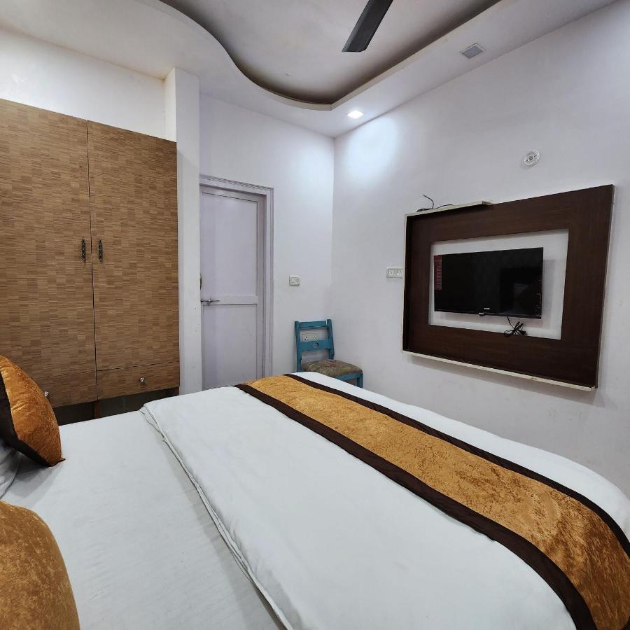 Hotel Royal Afghan New Delhi Bagian luar foto