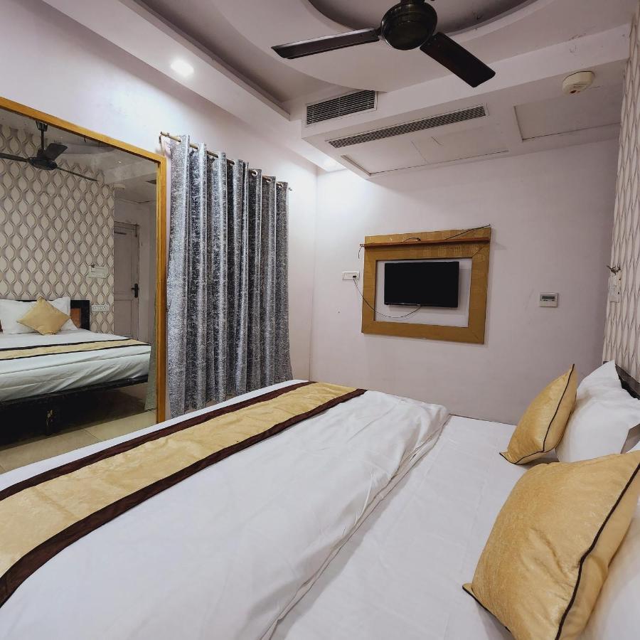 Hotel Royal Afghan New Delhi Bagian luar foto