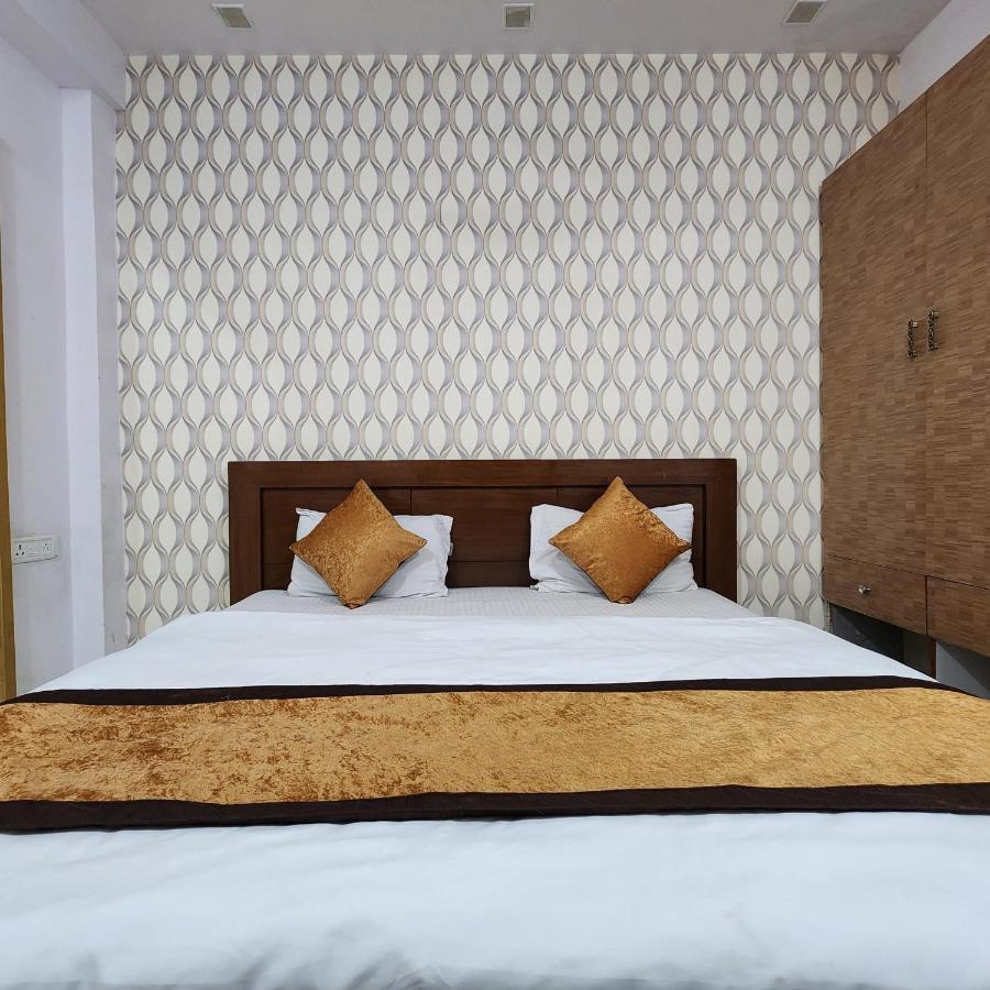 Hotel Royal Afghan New Delhi Bagian luar foto