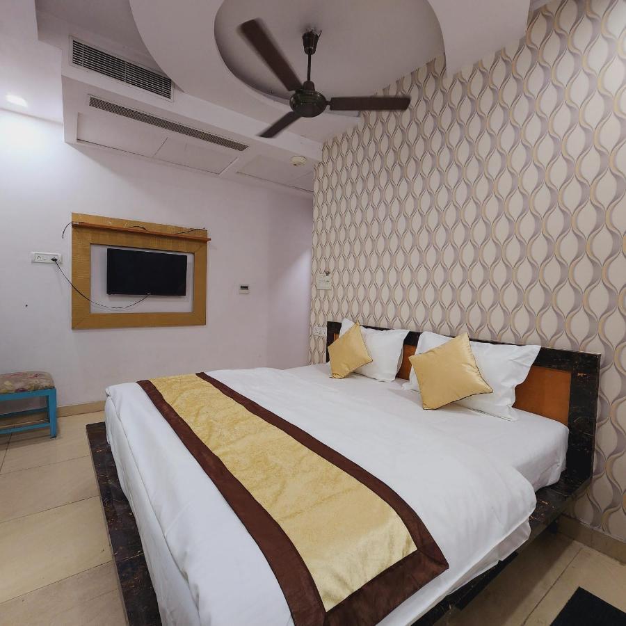Hotel Royal Afghan New Delhi Bagian luar foto